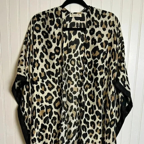 Lightweight flowy animal print open front short sleeve kimono one size G44 - Picture 2 of 5